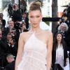 Veja os looks all white das famosas em Cannes