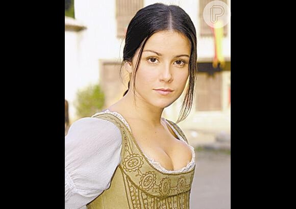 Acostumada a mudar o visual sempre que é preciso, a atriz escurece os cabelos para viver a protagonista da novela 'A Padroeira', da TV Globo, em agosto de 2001