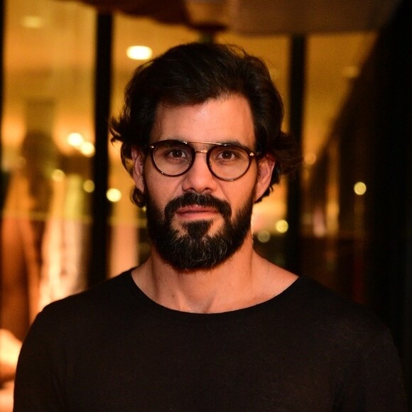 Filho caçula de Juliano Cazarré, Gaspar, de 1 mês, arrancou elogios da web: 'Criança linda!'