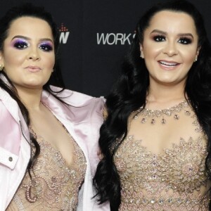 Maiara e Maraisa apostaram em look parecido durante show no Rio de Janeiro, neste sábado, 18 de maio de 2019