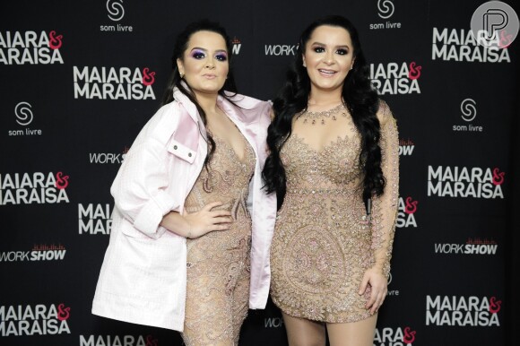 Maiara e Maraisa apostaram em look parecido durante show no Rio de Janeiro, neste sábado, 18 de maio de 2019