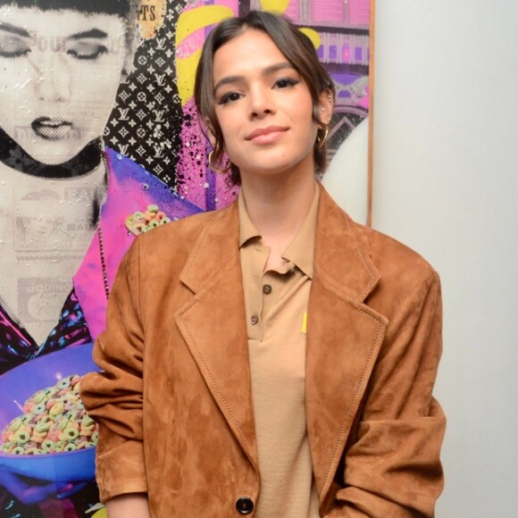 Bruna Marquezine se diverte em guerra de sustos com amigo João Figueredo