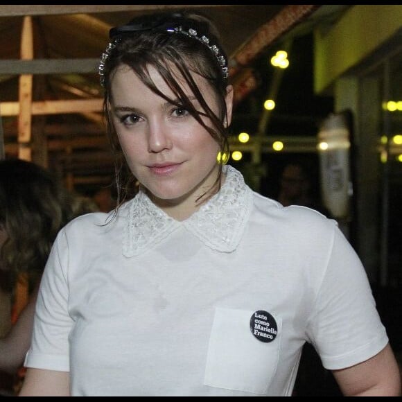 Alice Wegmann apareceu nua em ensaio de revista e compartilhou resultado do trabalho no Instagram nesta terça-feira, 28 de maio de 2019