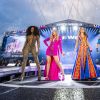 Spice Girls voltaram aos palcos com muito glamour e looks brilhantes