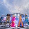 Spice Girls voltaram aos palcos com figurino que representava o DNA da girl band no auge