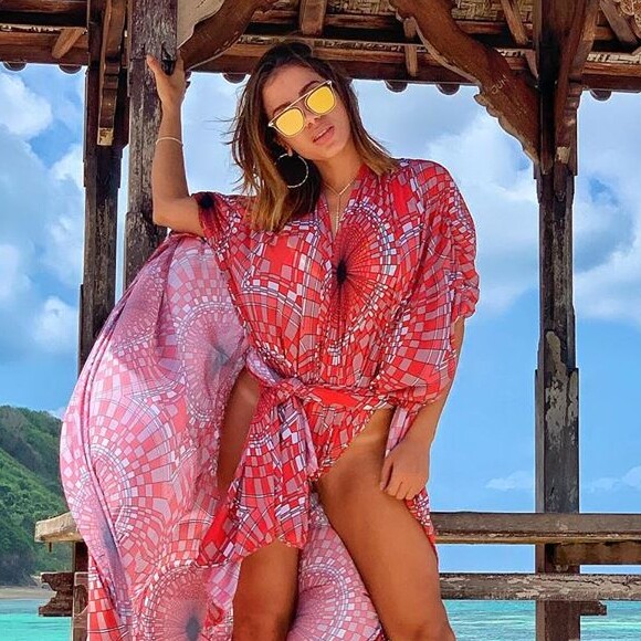Anitta tem feito muitos passeios pela Indonésia