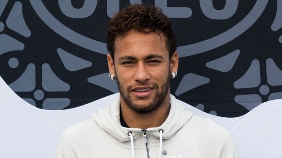 Pai de Neymar defende filho após acusação: 'Vai pagar, mas não sendo estuprador'