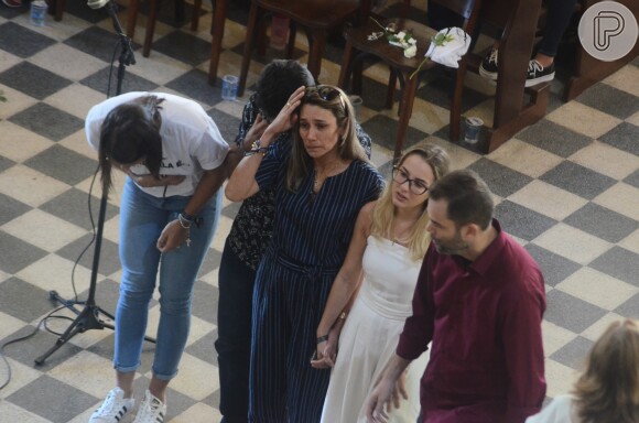 Noiva de Gabriel Diniz, Karoline Calheiros contou que a família do cantor sente a mesma gratidão que ela: 'Agradeço também em nome de tio Cize, tia Ana e Mila'