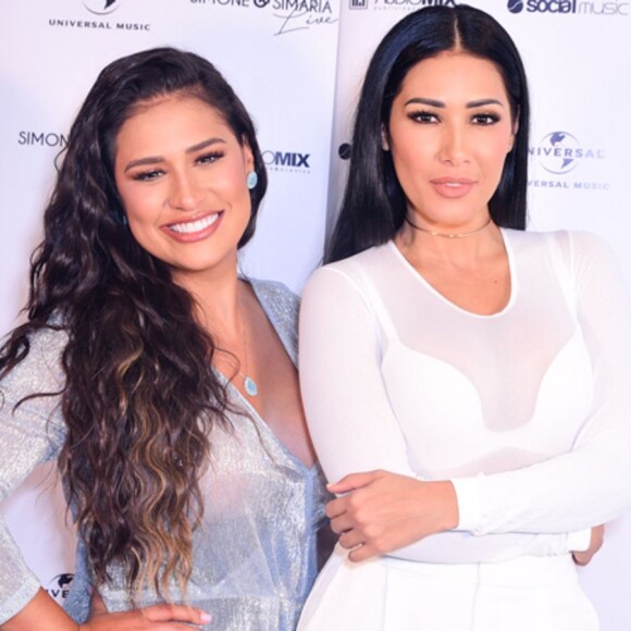 Simone e Simaria trocam de looks, apostam em transparência e decotes profundos em estreia de turnê nesta quinta-feira, dia 06 de junho de 2019