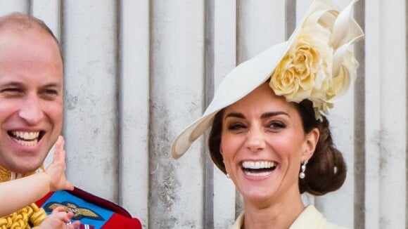 Casaco, saia lápis e brincos do Bahrein: o look de Kate Middleton em evento