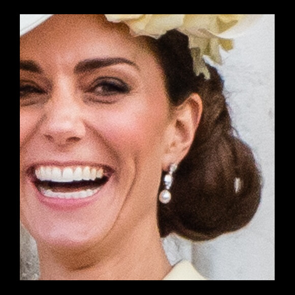 Kate Middleton escolheu ainda brincos de pérola vindas do Bahrein