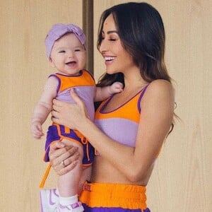 Sabrina Sato combina look fitness com a filha, Zoe, nesta quinta-feira, dia 13 de junho de 2019