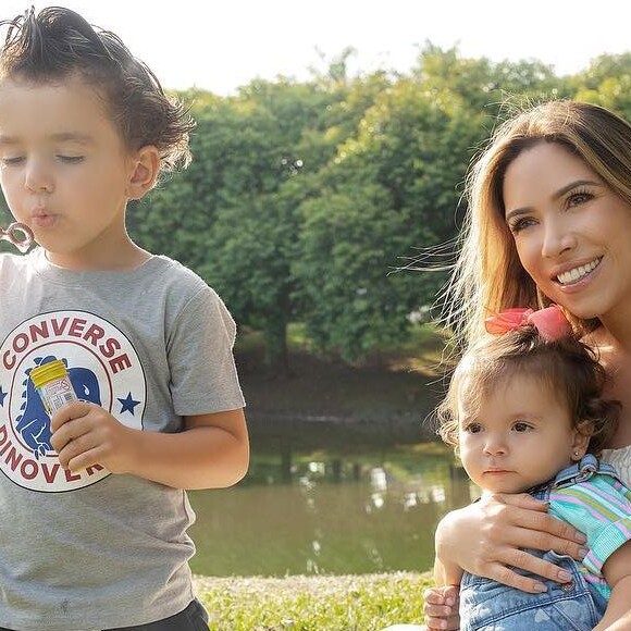 Filhos de Patricia Abravanel Pedro e Jane fizeram um ensaio com a mãe, na época grávida de Senor