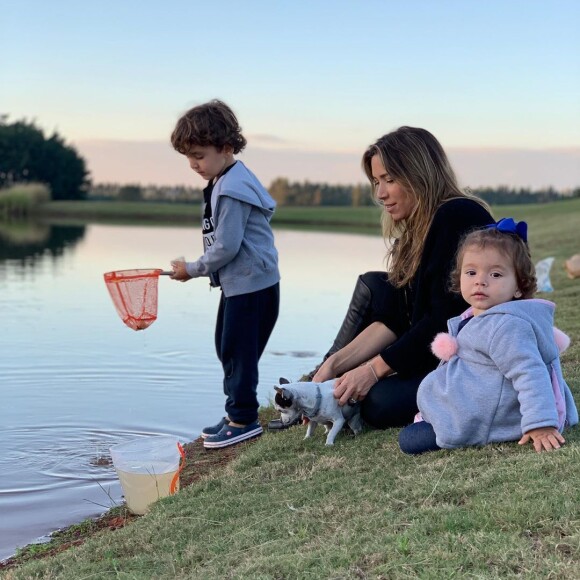 Patricia Abravanel está na fazenda da família com os filhos, Pedro, Jane e Senor