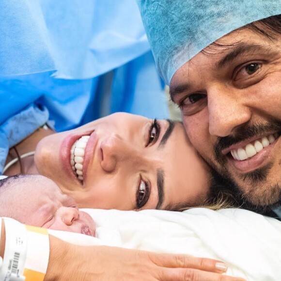 O filho caçula de Patricia Abravanel e Fabio Faria nasceu em 14 de abril