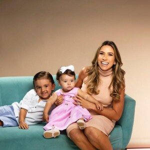 Filha do meio de Patricia Abravanel e Fabio Faria, Jane esbanjou fofura em dia de diversão com a família