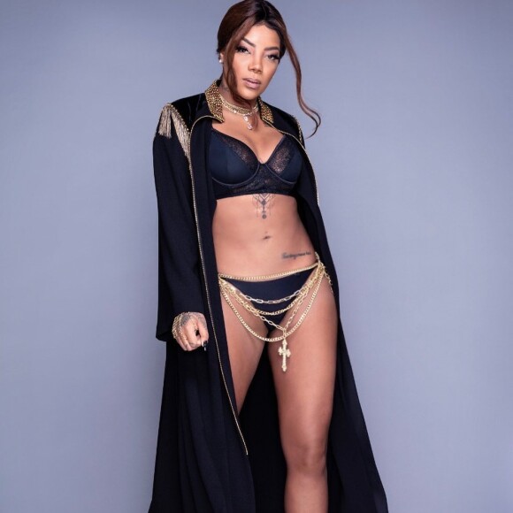 Ludmilla exibe corpão em foto de lingerie