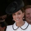 Kate Middleton aposta em dress coat branco em evento do Order of the Garter Service nesta segunda-feira, dia 17 de junho de 2019