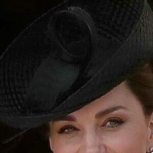 Kate Middleton usa fascinator preto furadinho em evento do Order of the Garter Service nesta segunda-feira, dia 17 de junho de 2019