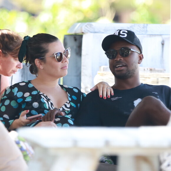 Fernanda Souza e Thiaguinho curtiram dia na praia da Barra da Tijuca, no Rio de Janeiro, nesta terça-feira, 18 de junho de 2019