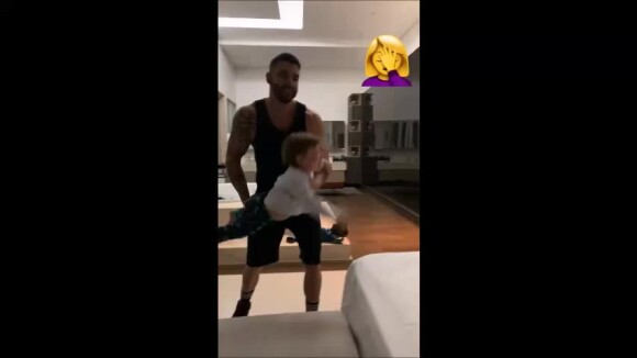 Andressa Suita mostrou Gusttavo Lima brincando com filho Gabriel nesta terça-feira, 18 de junho de 2019