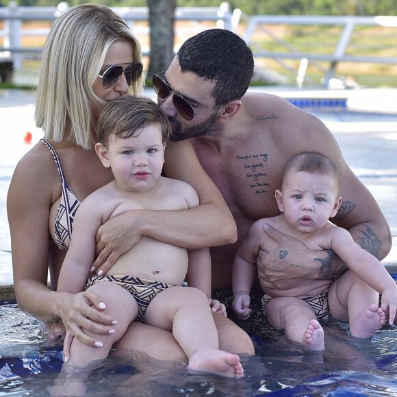 Gusttavo Lima aproveitou a folga na agenda de shows com a família