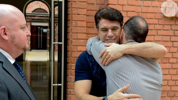 Jarbas Homem de Mello foi consolado no velório de Rubens Ewald Filho, na Cinemateca Brasileira nesta quinta-feira, 20 de junho de 2019