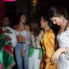 Bruna Marquezine curtiu festa com Camila Queiroz e mais famosas nesta quinta-feira, 20 de junho de 2019