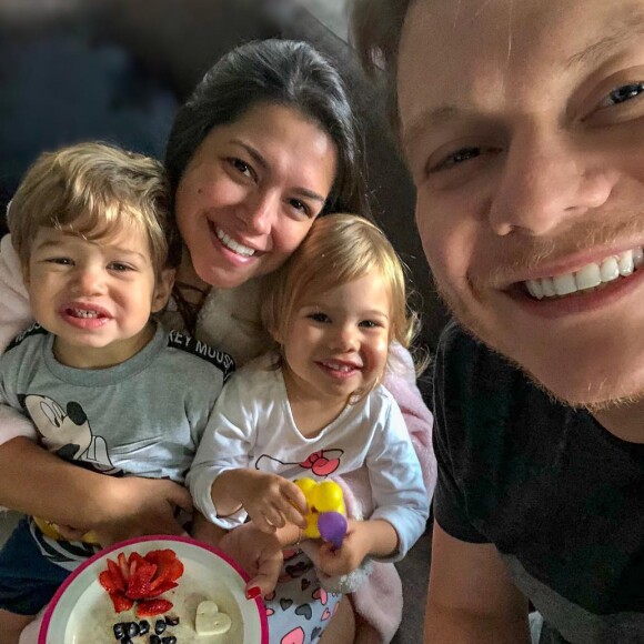 Michel Teló filmou Melinda, filha mais velha dele e Thais Fersoza, contando até 20