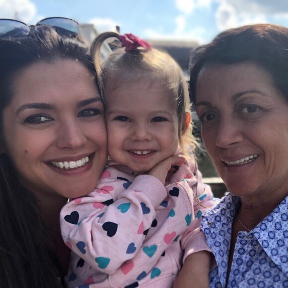 Thais Fersoza tem a ajuda da mãe, Cristina, no cuidado com os herdeiros