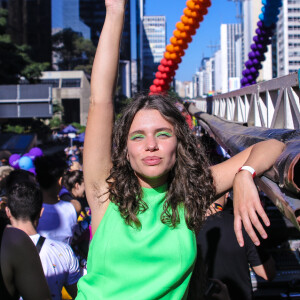 Bruna Linzmeyer também participou da Parada LGBT em São Paulo