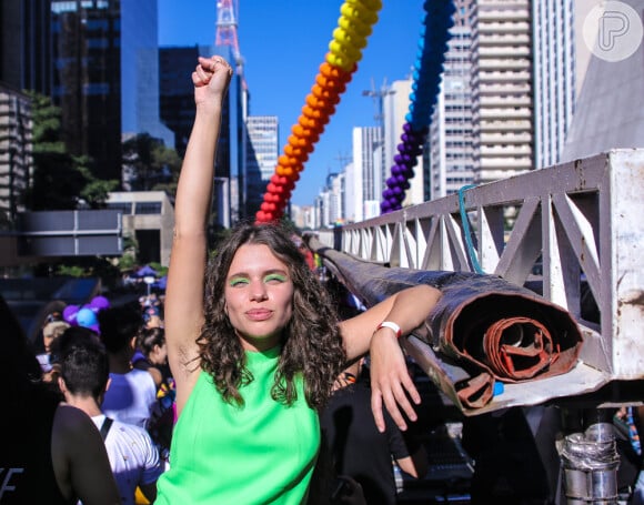 Bruna Linzmeyer também participou da Parada LGBT em São Paulo