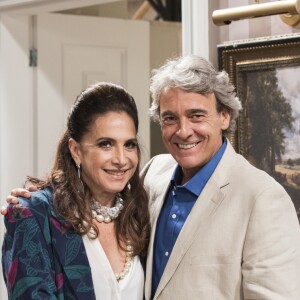 Quinzão (Alexandre Borges) vai transar com a ex-mulher, Mercede (Totia Meireles), enquanto é traído por Lidiane (Claudia Raia) na novela 'Verão 90'.