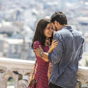 Laila (Julia Dalavia) se separa de Jamil (Renato Góes) e vai pedir consolo para Bruno (Rodrigo Simas) na novela 'Órfãos da Terra'