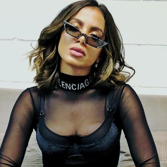 Anitta é fã de produções com lingerie à mostra