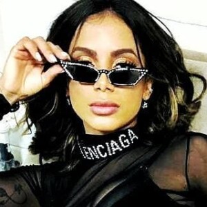 Anitta alia brilho e lingerie à mostra em look de gravação com Ludmilla nesta terça-feira, dia 25 de junho de 2019