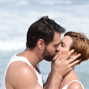 Na novela 'Topíssima', Antonio (Felipe Cunha) e Sophia (Camila Rodrigues) se beijam no capítulo de terça-feira, 2 de julho de 2019