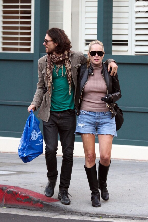 O casal exala estilo pelas ruas de Los Angeles