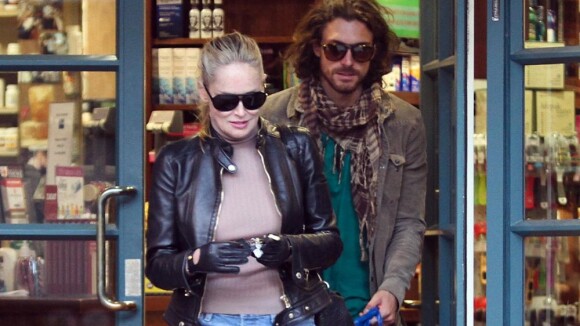 Sharon Stone é clicada com namorado que conheceu no Brasil, o modelo Martin Rica
