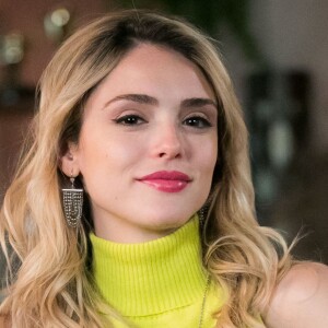 Manu (Isabelle Drummond) vai se desentender com João (Rafael Vitti) e vai ser chamada para fazer uma turnê internacional na  novela 'Verão 90'.