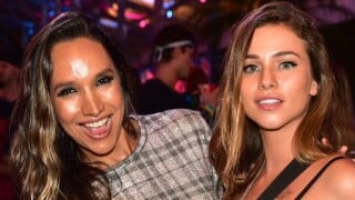 Maria Maya faz aniversário e ganha beijo de Laryssa Ayres debaixo d'água. Vídeo!