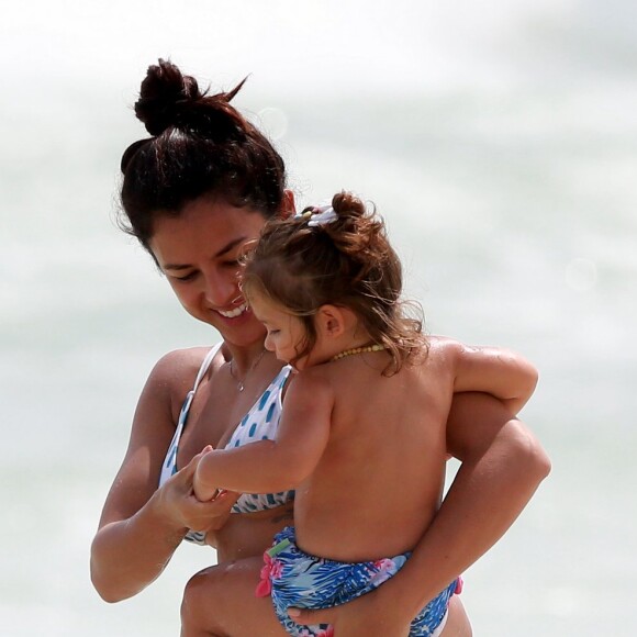 Yanna Lavigne e Madalena, de 2 anos, fazem vários programas de mãe e filha
