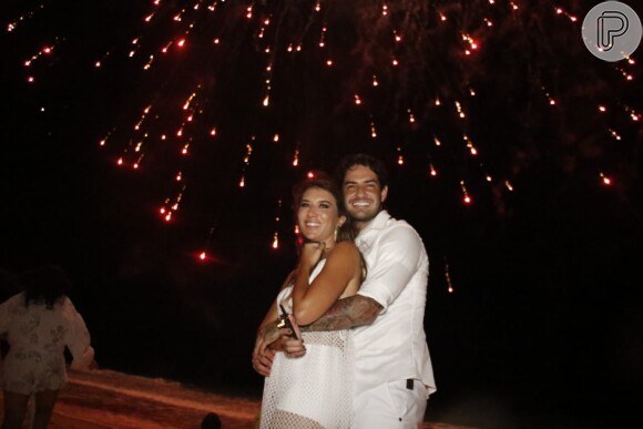 Rebeca Abravanel e Alexandre Pato foram tietados por Silvio Santos no casamento da apresentadora