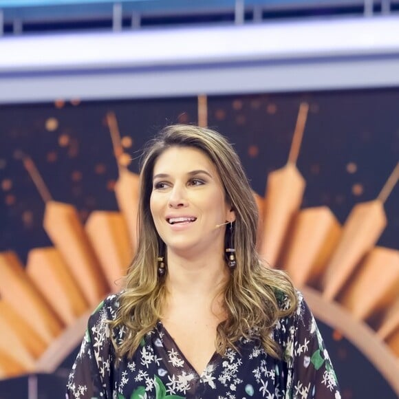 Rebeca Abravanel foi elogiada pelo agora marido, Alexandre Pato, ao vencer premiações do SBT: 'Batalhadora'