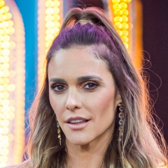 Fernanda Lima surpreendeu web com elasticidade ao fazer ioga na reta final da gravidez: 'Inspiração!'