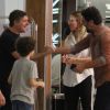Rodrigo Lombardi encontrou com parte do elenco da peça 'Um Casamento Feliz', nesta quinta-feira, 4 de julho de 2019