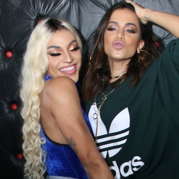 Fake news! Anitta esclarece rumores de música com Pabllo Vittar e nega nova parceria nesta sexta-feira, dia 05 de julho de 2019