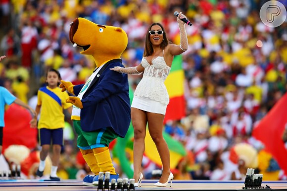 'Por mais que eu me apresente em outros países, cantar no Brasil é sempre muito emocionante e a energia do Maracanã lotado não tem igual!', vibrou Anitta