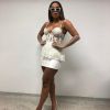 Anitta usou um look total white em sua apresentação