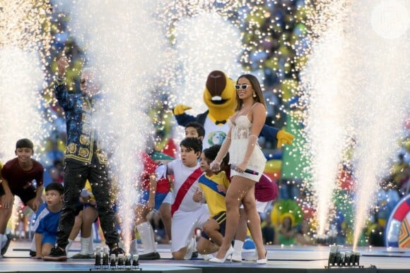 Anitta foi ovacionada pelo público que lotou o estádio